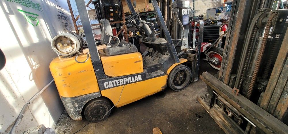 CAT Forklift