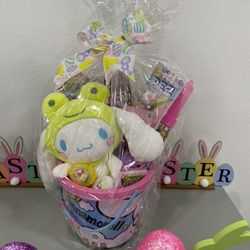 Cinnamon Roll Easter Basket $55