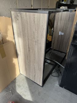 2 Desks