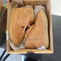 UGG