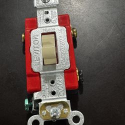 LEVITON Wall Switch: Toggle Switch, 3-Way, Maintained, Ivory, 120/277V AC, 20 A    Fe3)