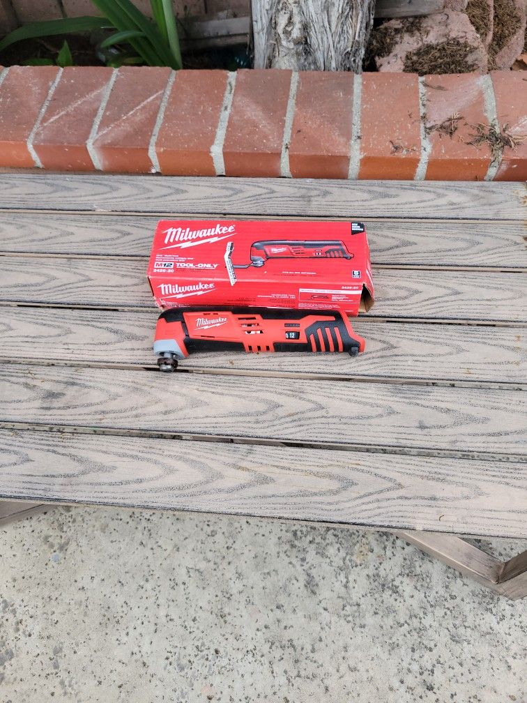 Milwaukee M12 Multi_tool