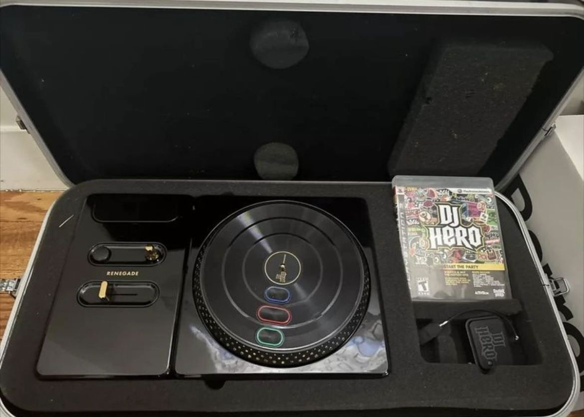 DJ Hero Renegade Edition PS3 Bundle!