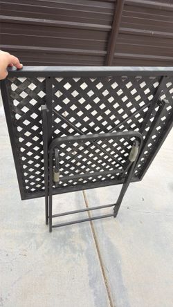 2 patio tables $10 each adelanto
