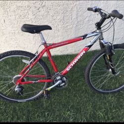 SCHWINN 26 MENS MOUNTAIN BIKE for Sale in Phoenix AZ