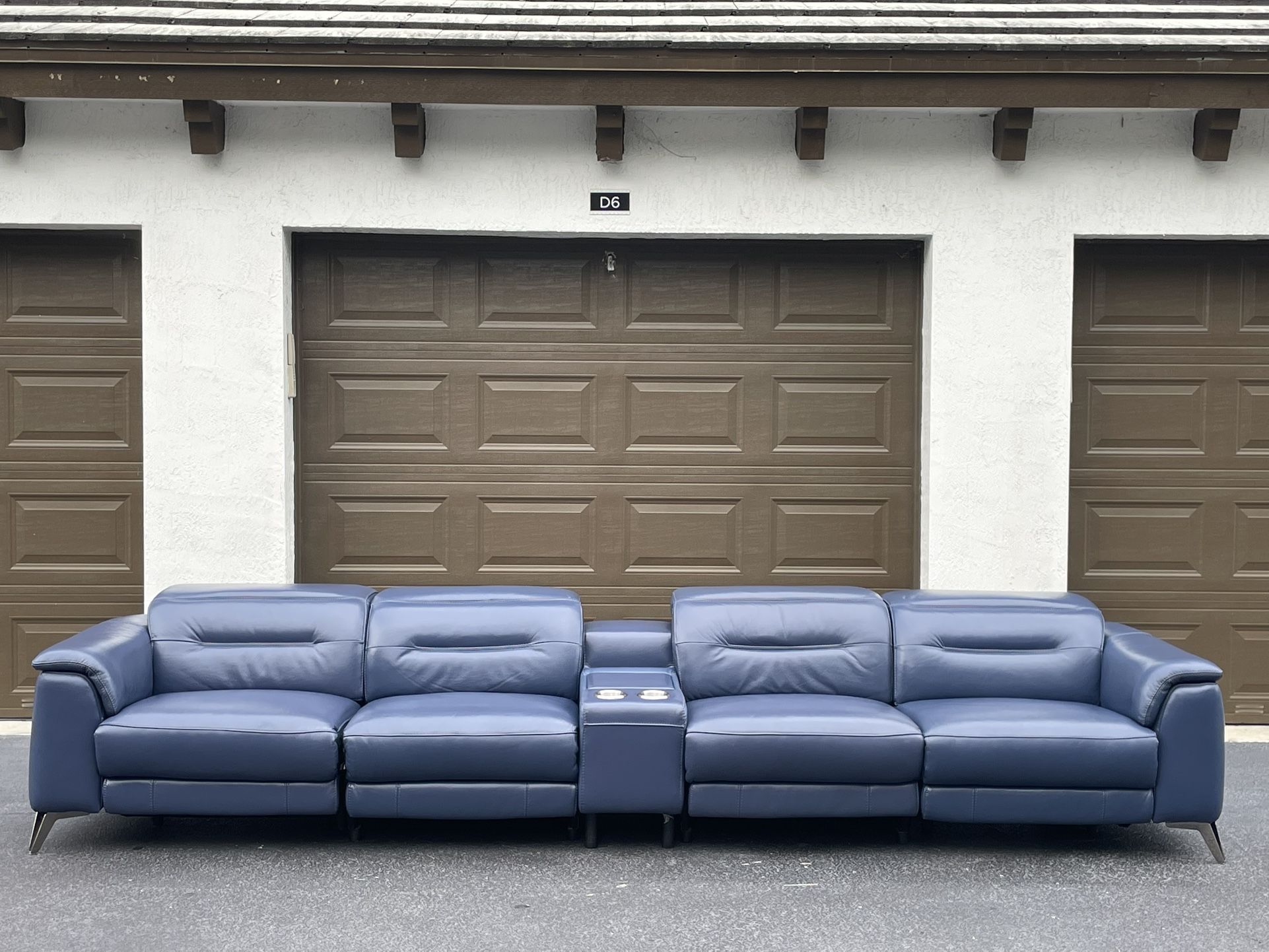 Couch/Sofa Recliners - 5 Months Old - Blue - Real Leather - Delivery Available 🚛