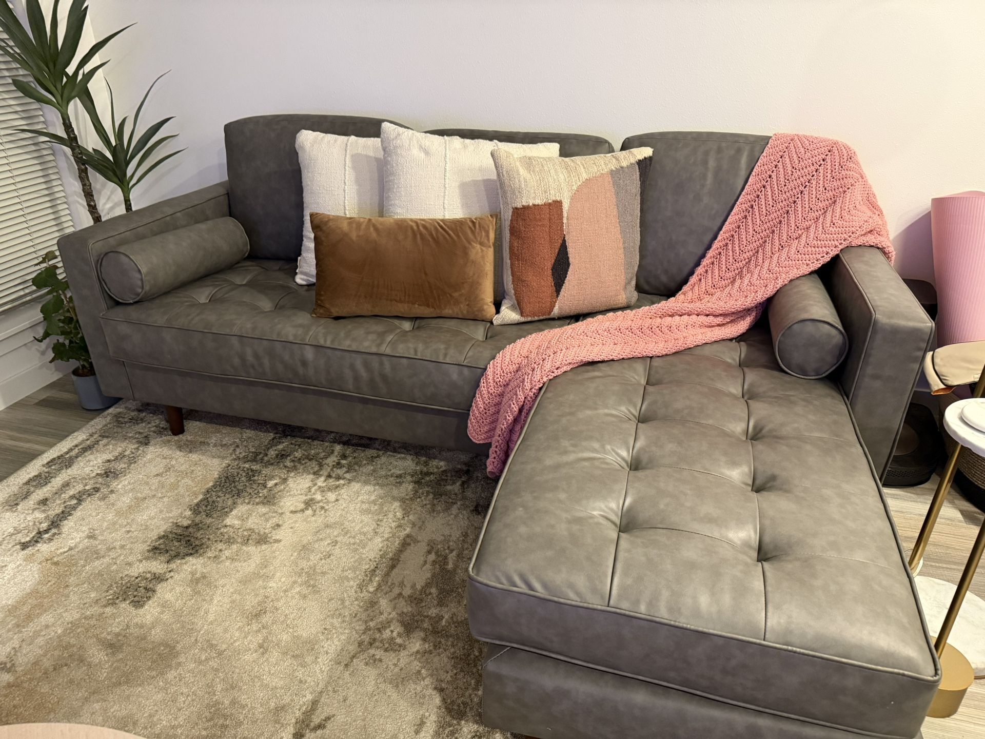 Couch - Sectional 84”