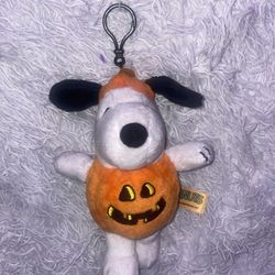 Pumpkin snoopy plush keychain