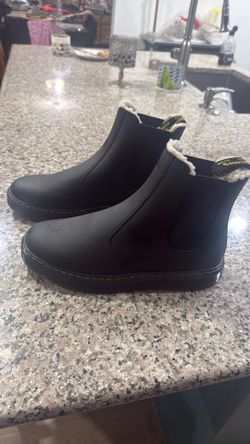 Dr Matens black boots size 9 women’s (New)