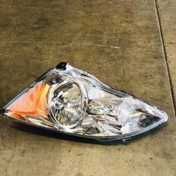 Honda CRV Headlight Passenger Side OEM