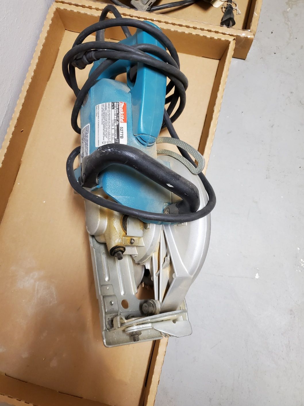 Makita 5277B Hypoid Worm Drive Saw for Sale in Los Angeles CA OfferUp