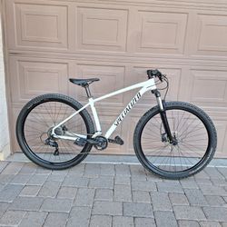 SPECIALIZED ROCKHOPPER SPORT 29 ER MOUNTAIN BIKE LIKE NEW ( CHECK MY OTHER BIKES)