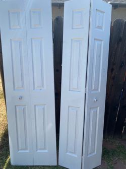 Wood bi Fold Closet Door