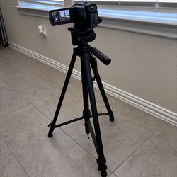SONY HANDYCAM FDR-AX33 4K CAMCORDER W/ TRIPOD (TRIPOD CARRYING BAG)