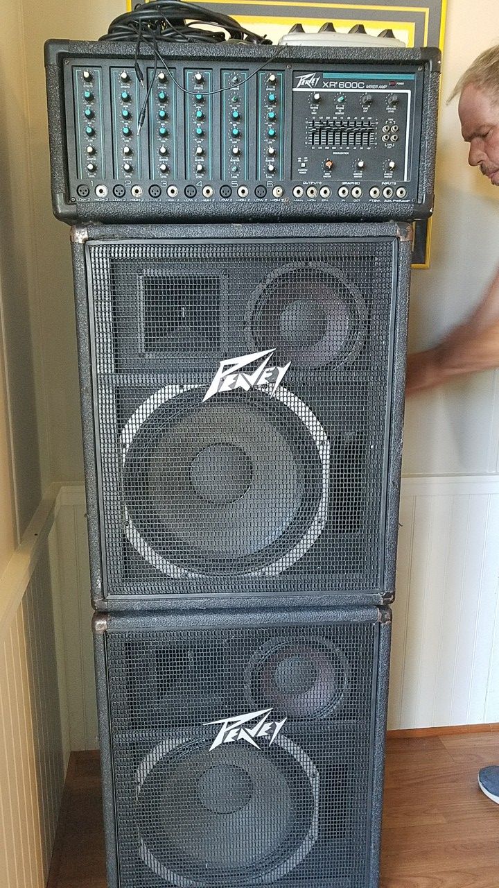 Peavey XR600C Mixer Amp, Set of 358-S Speakers, Mic & DOD VOtec Pedal