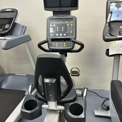 Matrix R3X recumbent bike w/PVS