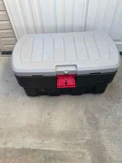 Rubbermaid container 35 gallons