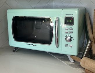 Nostalgia Mid-Century Retro Countertop Microwave Oven Seafoam Green