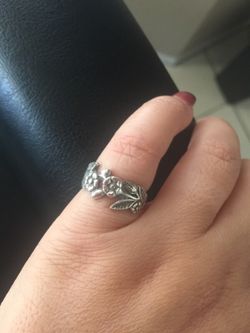 925 sterling silver Flowers ring for the tiny finger $10