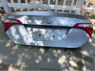 2016 Toyota Corolla trunk lid