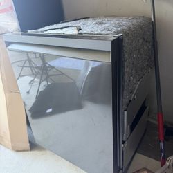 Smart 42dBA Dishwasher With Stormwash+TM And Smart Dry.