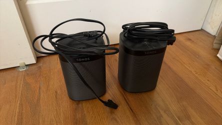 Pair of Sonos Play:1 speakers