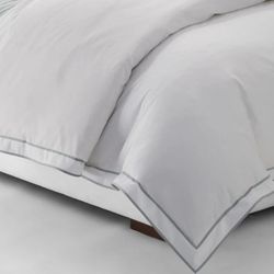 Ralph Lauren Spencer 100% Cotton White/Gray Border Queen Duvet Cover.