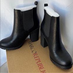 NEW ! Black Chunky Heel Ankle Boots Round Toe Faux Leather SlipOn, Women Size 8.5