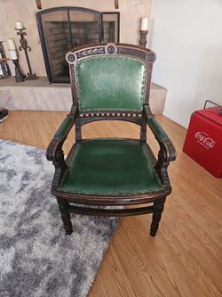 ANTIQUE CHAIR