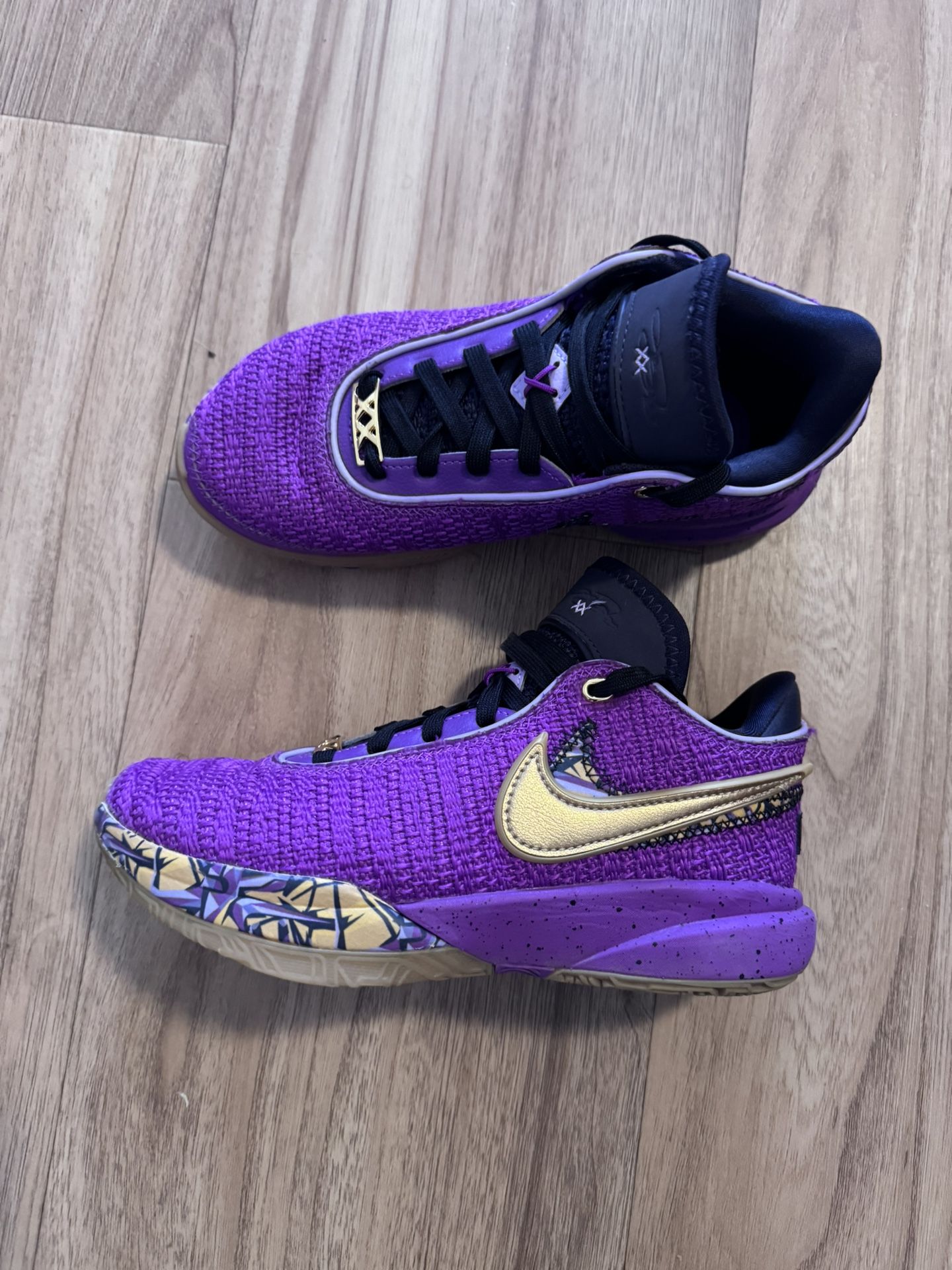 Nike LeBron 20 Gs Young Heir Size 3.5y