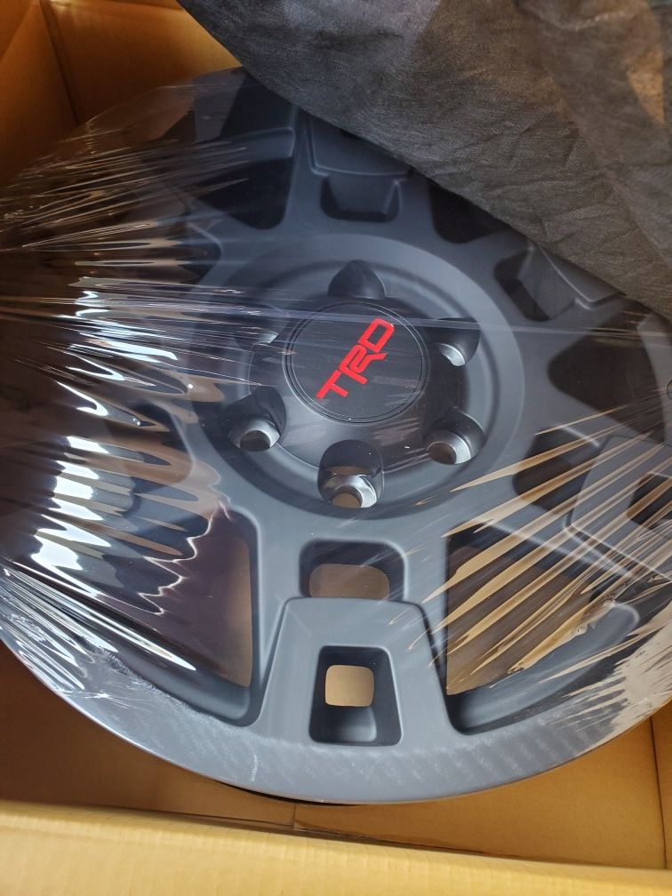 Toyota Trd Pro OEM wheels/rims 17x7. Black matte original Trd Pro rims( firm not negotiable)