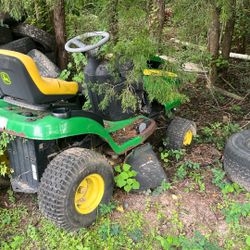 La 115 John Deer Riding Lawn Mower