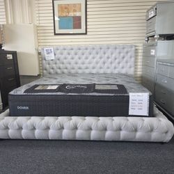 Light Gray Tufted Upholstered Bed Frame 🚚WE DELIVER🚚