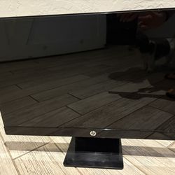 HP Computer Monitor 28”