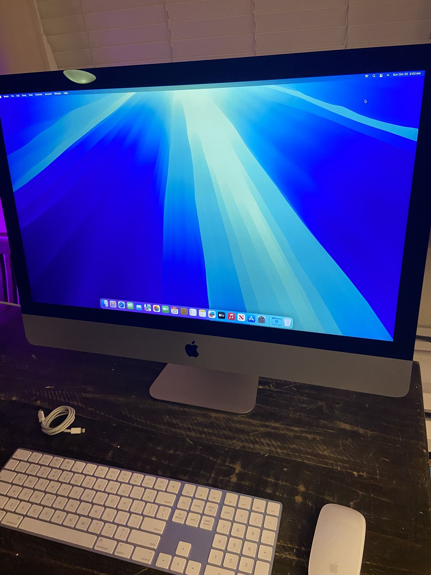2020 Apple iMac Large 27-inch 5K Retina Display 3.6ghz 10-core Intel i9 macOS Sequoia 16gb Ram 500gb Disk.Wireless Keyboard And Mouse. Both Rechargeab