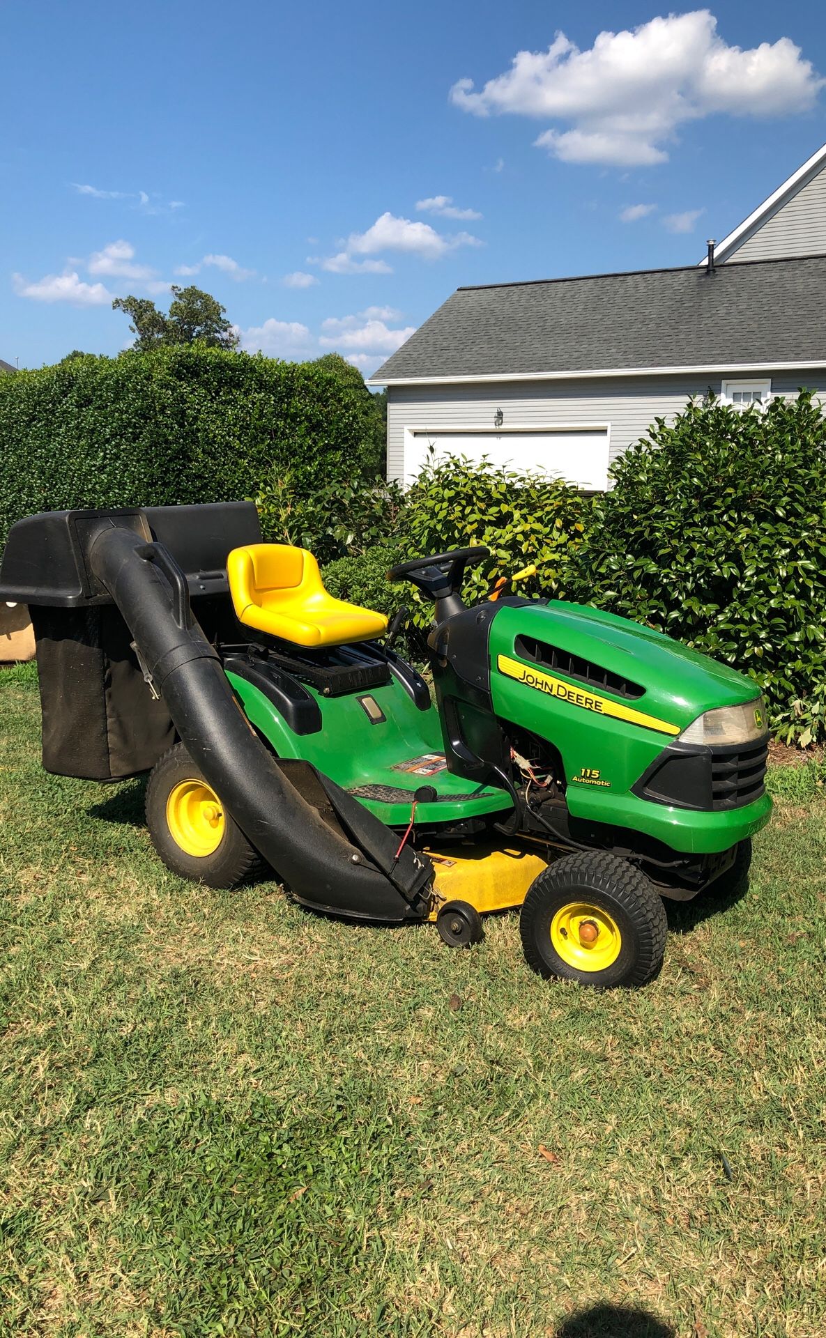 John Deere 42in Tractor w bagging system