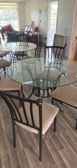 Dining table and 4 chairs, almost new