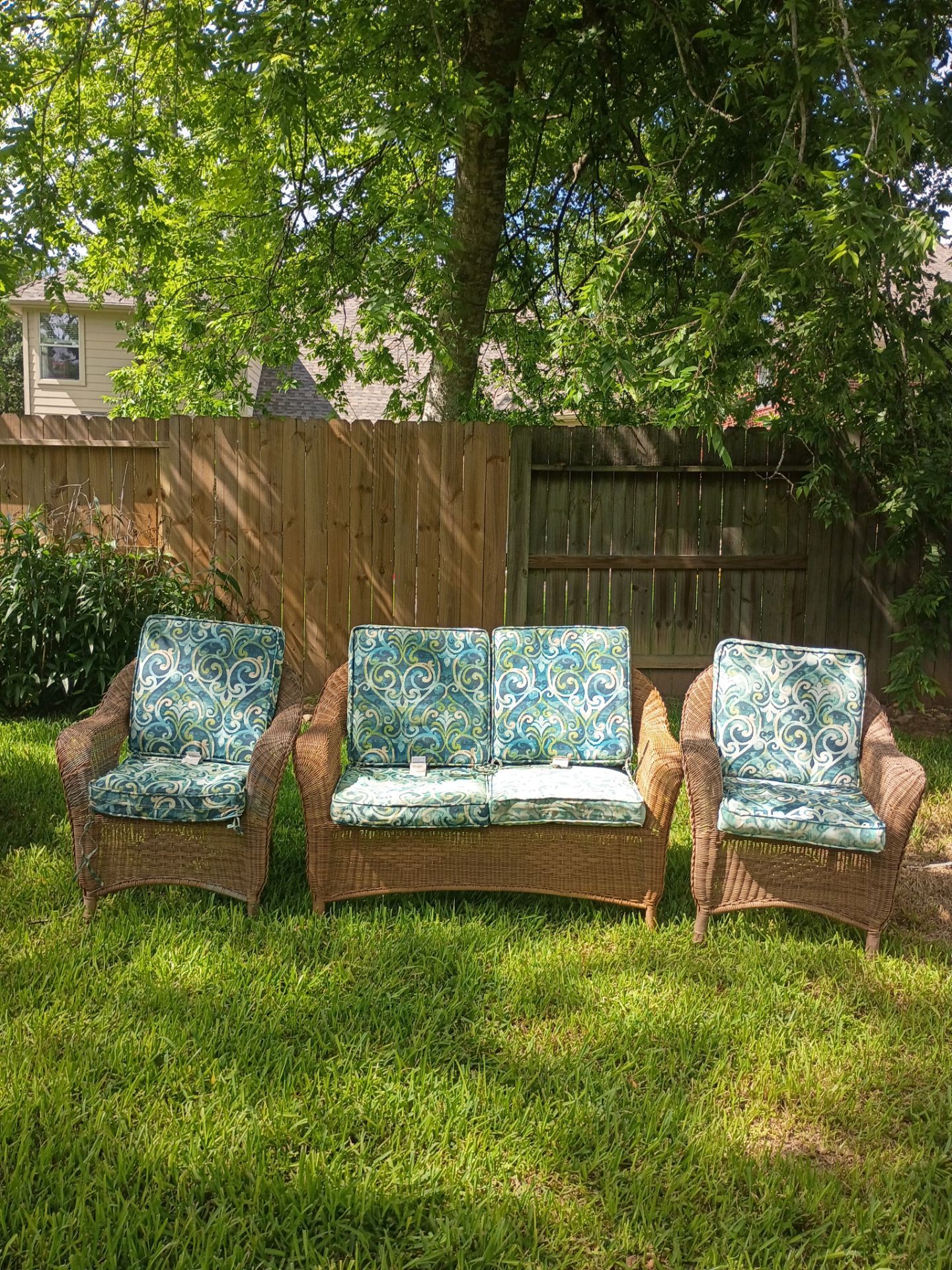 Beautiful coastal resort stile wicker patio conversation set - loveseat+ 2 chairs ( delivery )