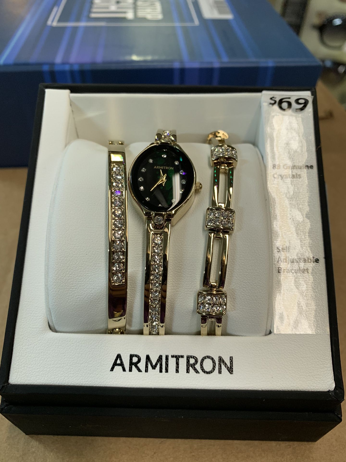 Women’s Watch And Bracelets Set 