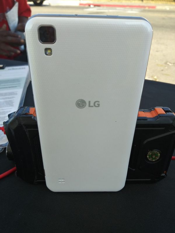 free-upgraded-razor-lgs-government-phones-on-the-line-16-gigs-of-memory