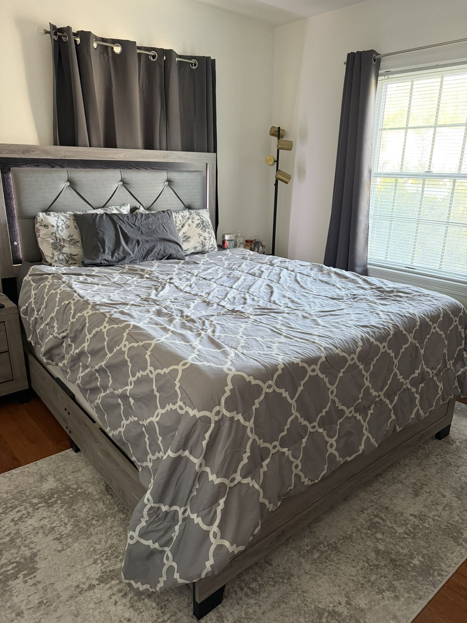 Queen Bedroom Furniture Set