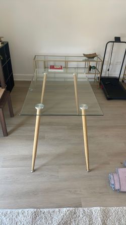 Glass dinning room table