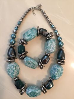 Necklace and bracelet set