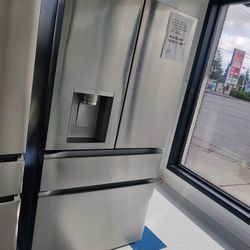 New 
29 cu. ft. SMART Standard Depth MAX French Door Refrigerator with Full Convert Drawer in Prin