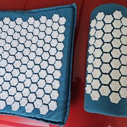 Kanjo Pillow + Acupressure Mat