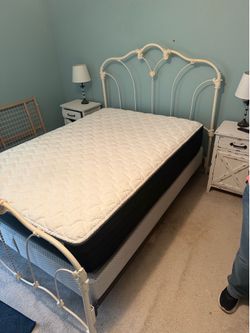FULL SIZE BED COMPLETE