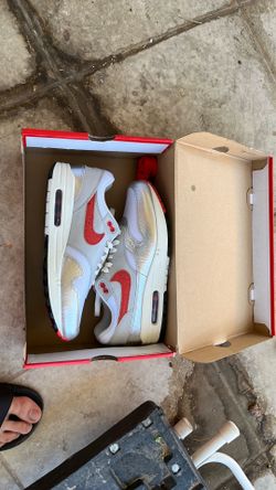 white and chill red metallic silver size 9 in men’s Nike air max 1 premium white and chill red metallic silver size 9 in men’s
