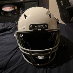 Football helmet schutt