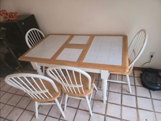 Table with 4 chairs