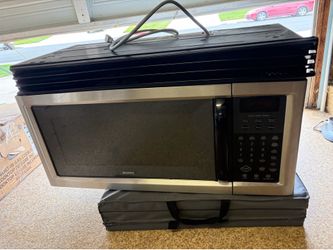 FREE Kenmore 30” microwave, black and silver, with turn table